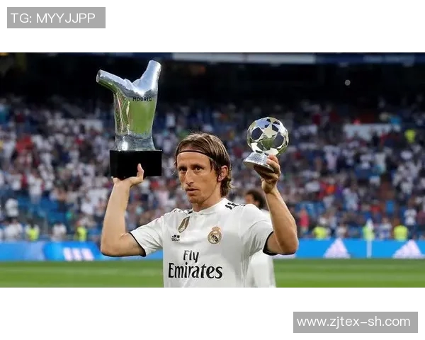 皇家马德里再添巨星！C罗回归协助莫德里奇建功，皇马逆转击败巴塞罗那